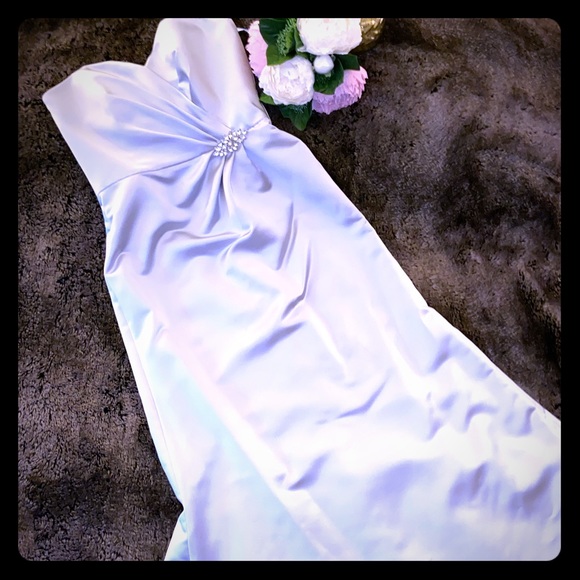 BELSOIE Dresses & Skirts - ‘Red Carpet’ Worthy Stunning Silver Evening Gown